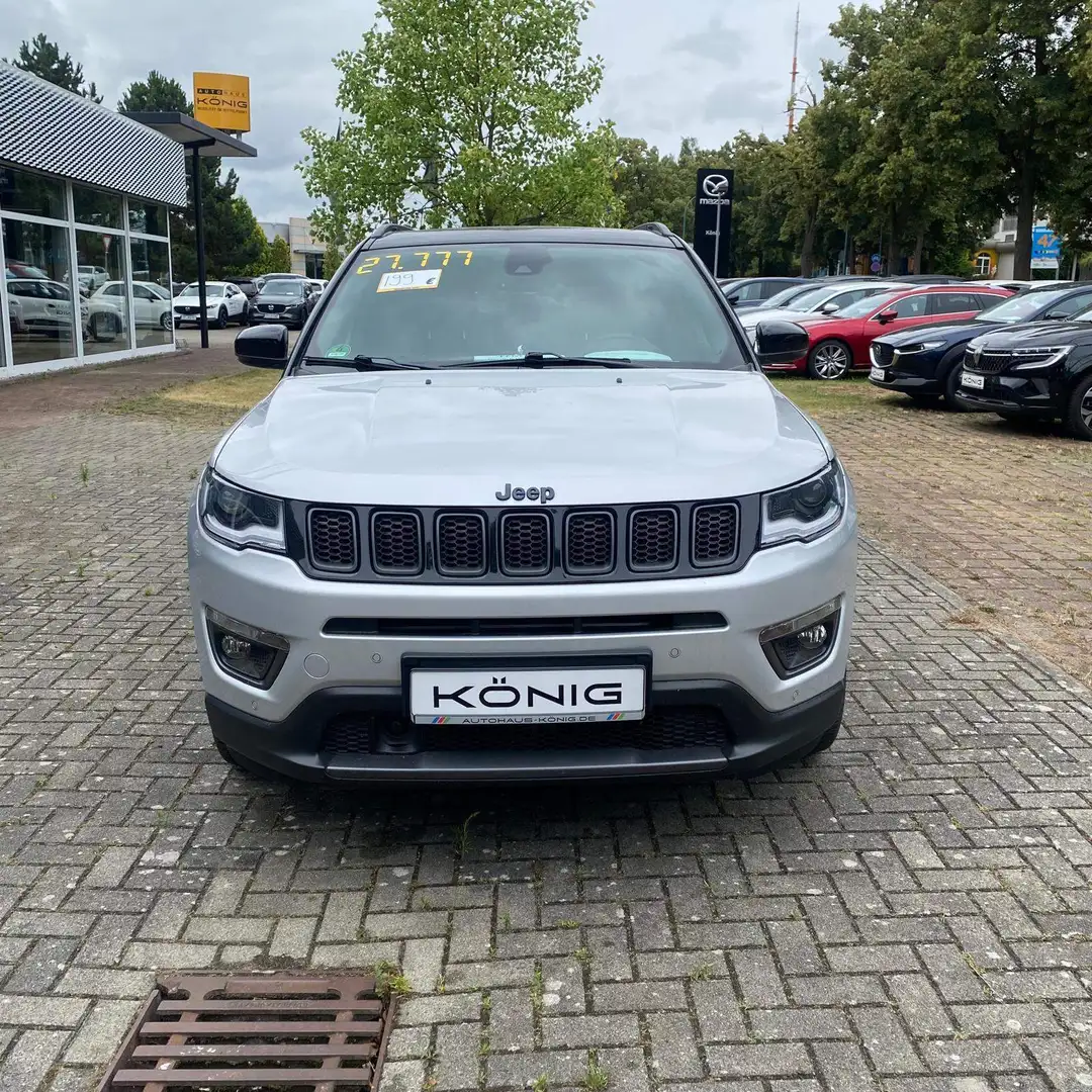 Jeep Compass 1.3 Plug-In Hybrid S Silber - 2