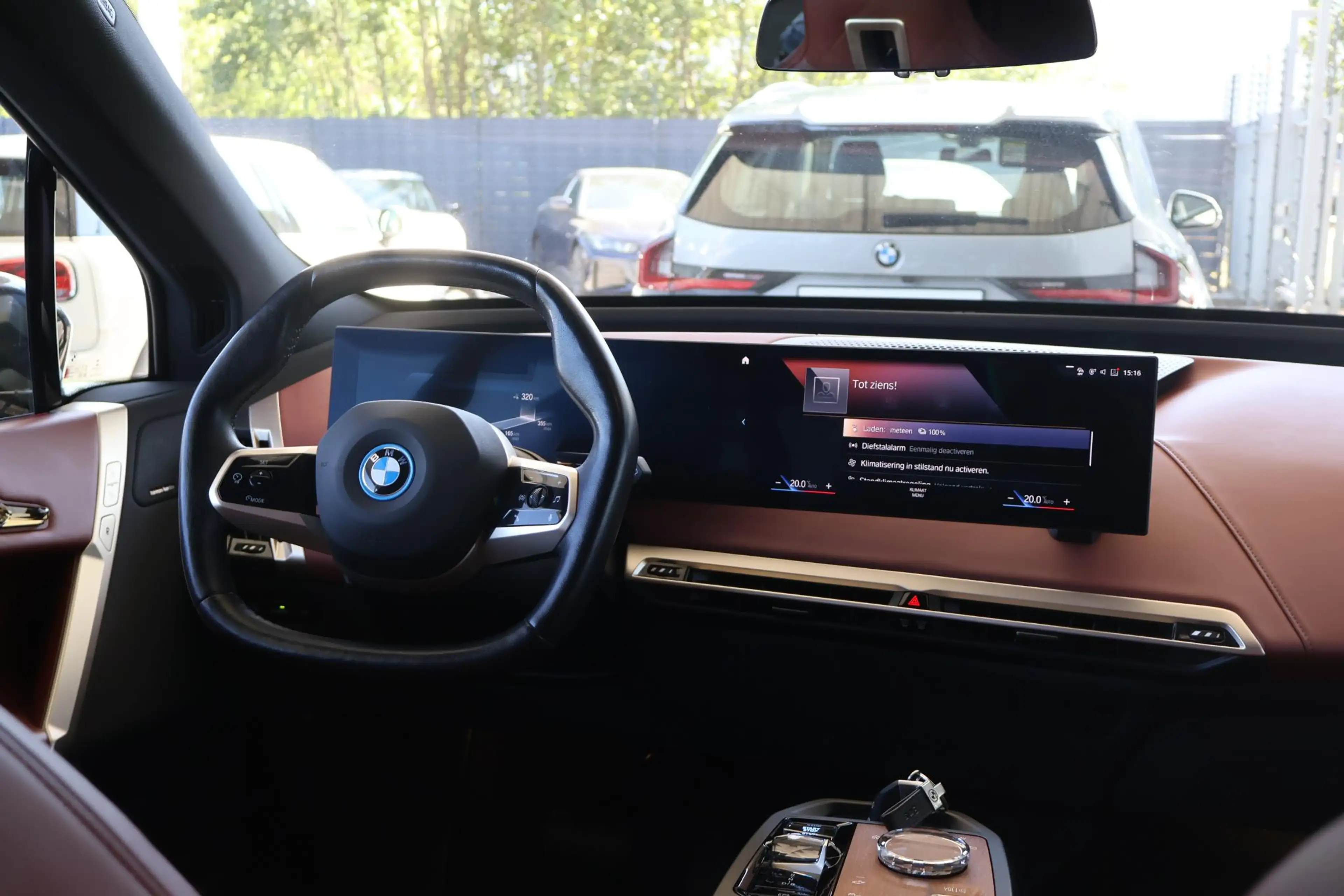 BMW iX xDrive40 High Executive 77 kWh Driving Assistant P — photo 11