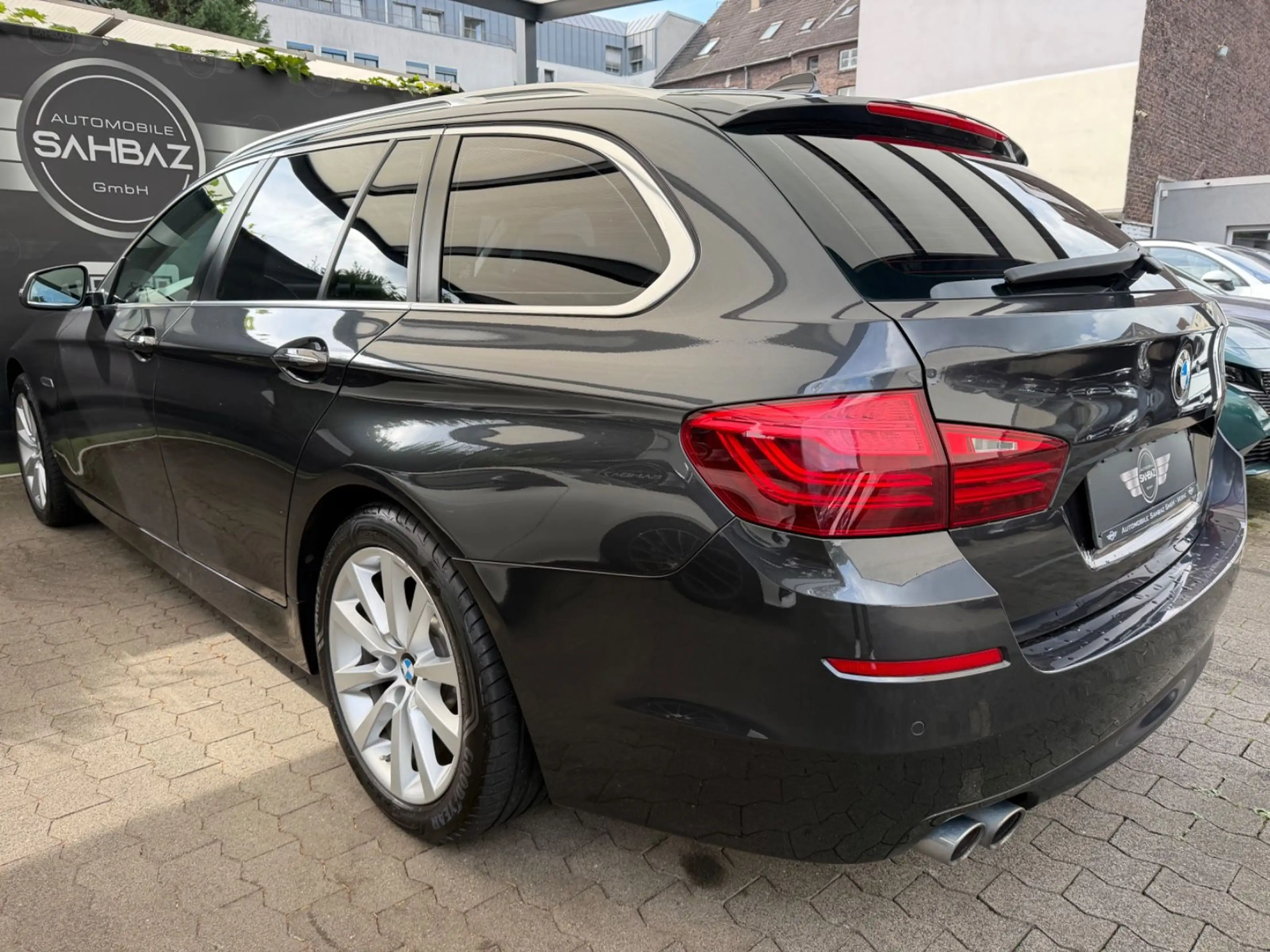 BMW 520 d Touring xDrive*PANORAMA*XENON*PROF — photo 6