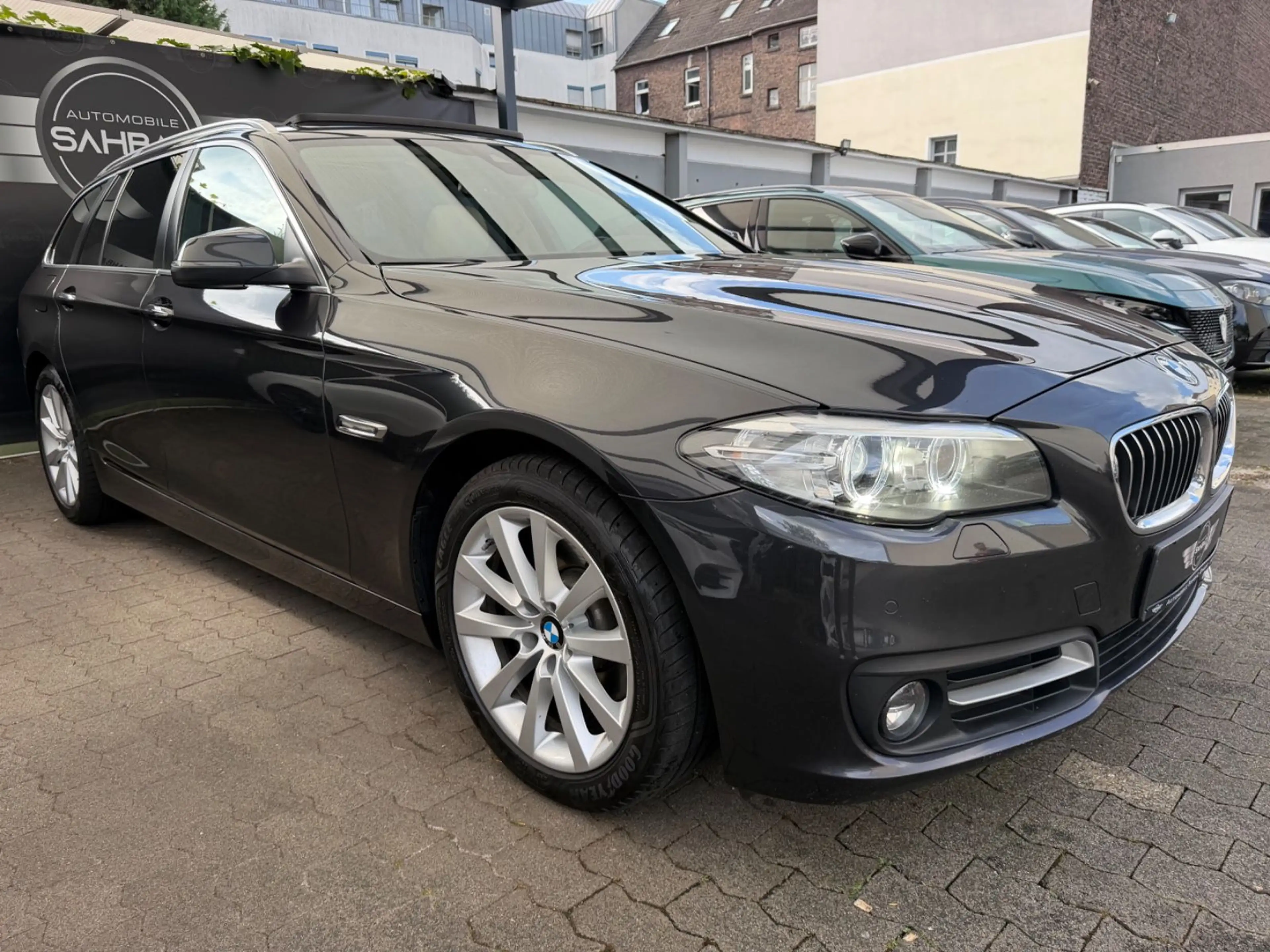 BMW 520 d Touring xDrive*PANORAMA*XENON*PROF — photo 2