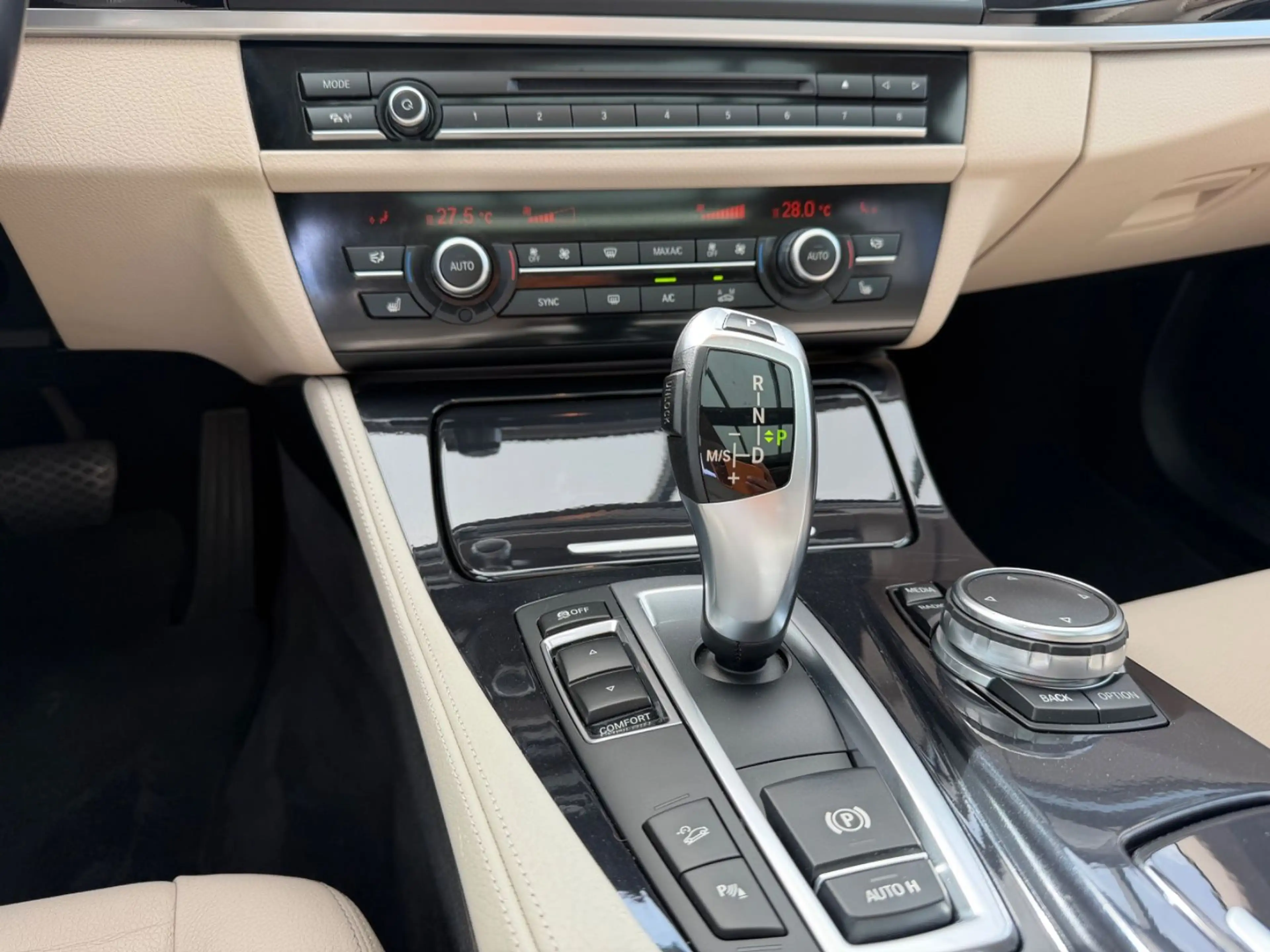 BMW 520 d Touring xDrive*PANORAMA*XENON*PROF — photo 11