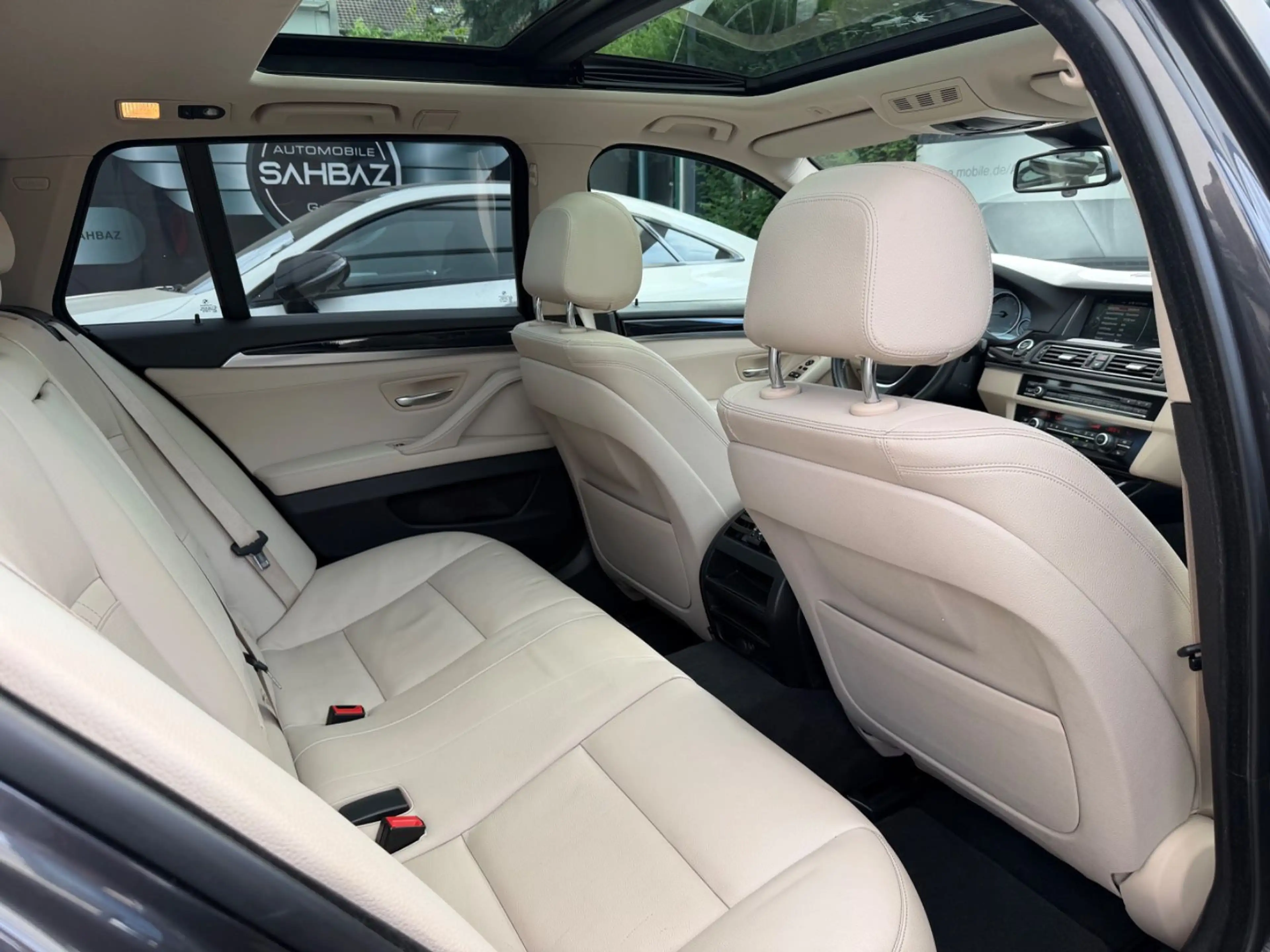 BMW 520 d Touring xDrive*PANORAMA*XENON*PROF — photo 10