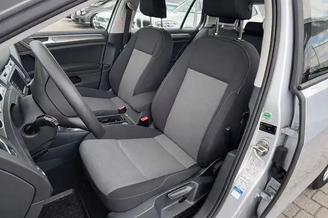 Volkswagen Golf view 8