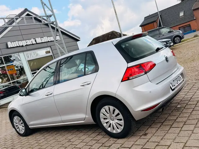 Volkswagen Golf view 5