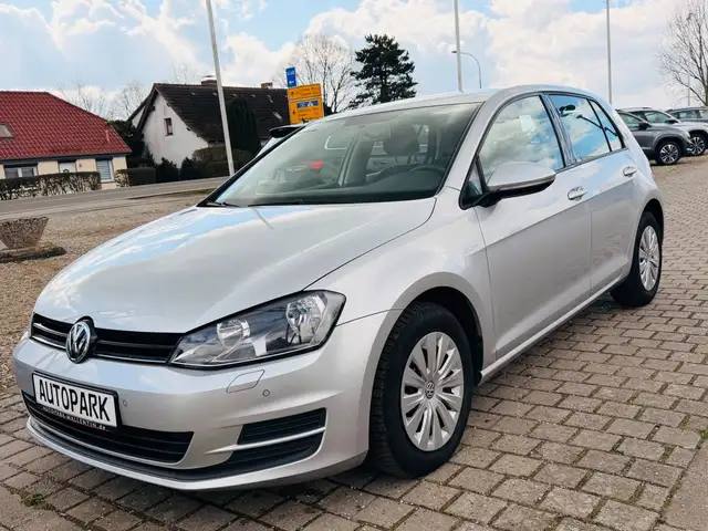 Volkswagen Golf view 3