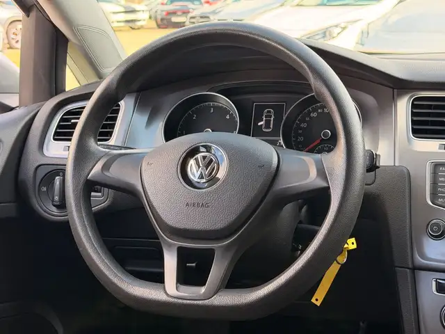 Volkswagen Golf view 11