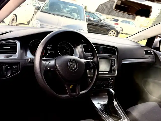 Volkswagen Golf view 9