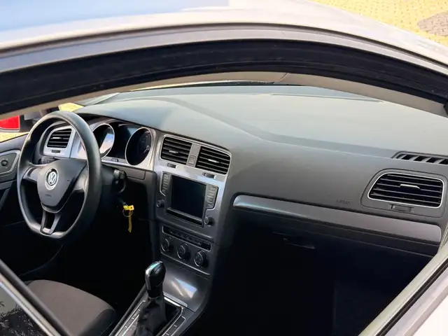 Volkswagen Golf view 10