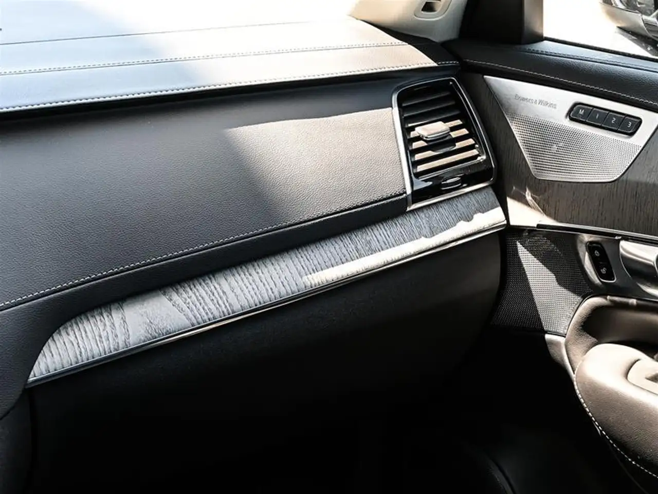Volvo XC90 снимка Volvo XC90