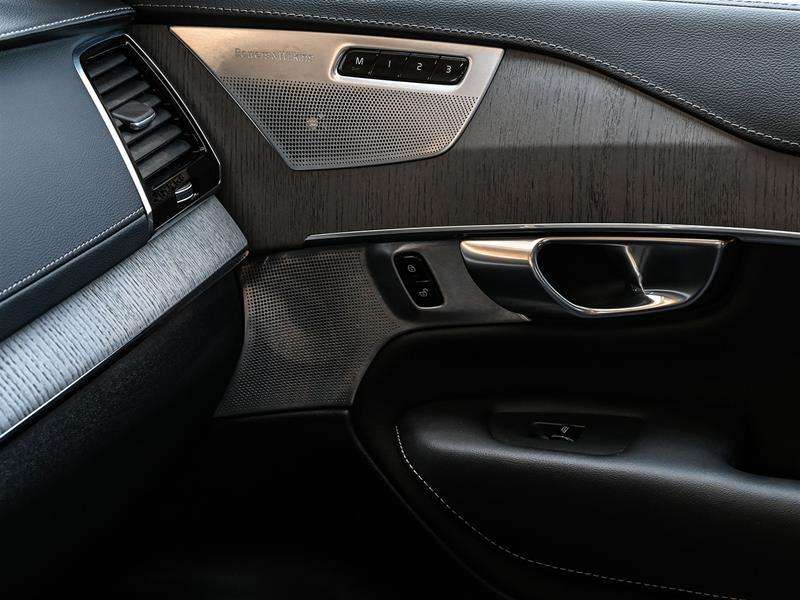 2025 Volvo XC90 T8 AWD Ultra Bright Theme 7-Seater thumb 16