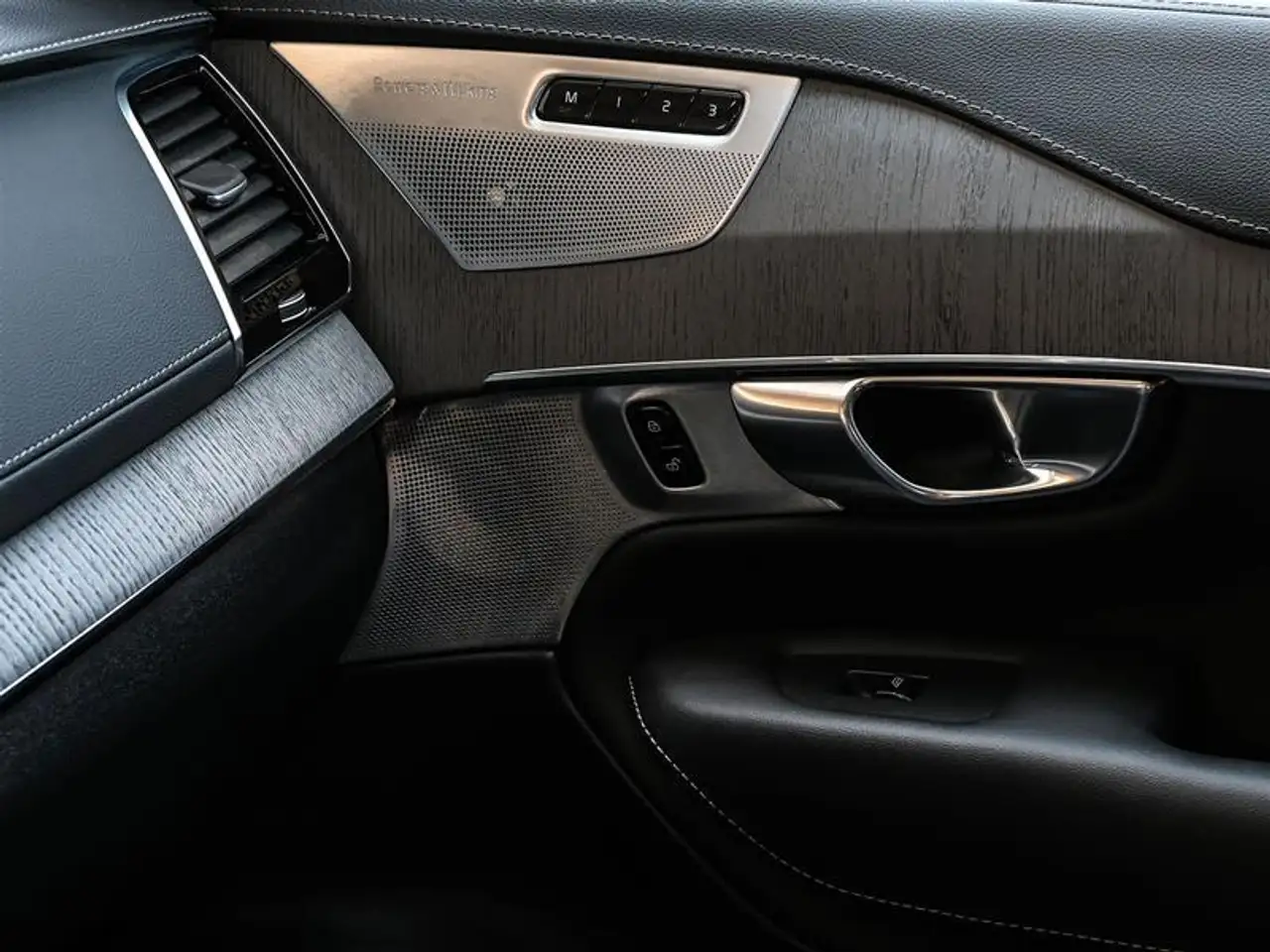 Volvo XC90 снимка Volvo XC90