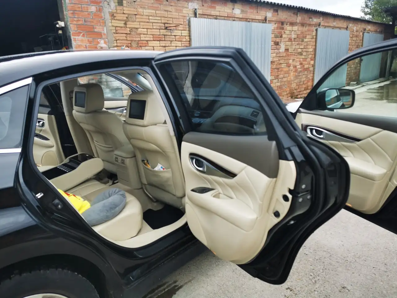 Infiniti M37