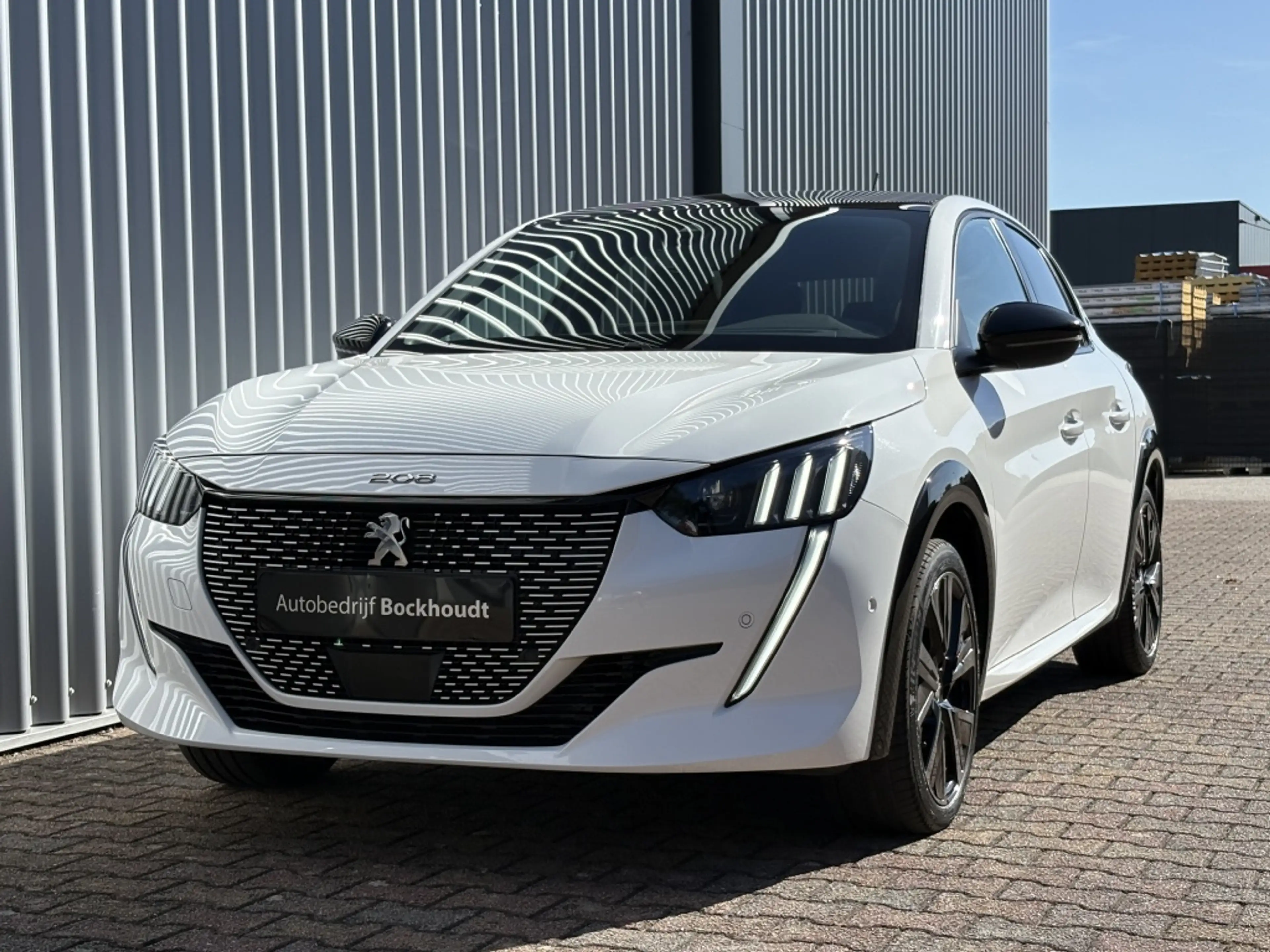 Peugeot e-208 GT 50 kWh | Panorama Dak | Stoelverw. | Navigatie — photo 3