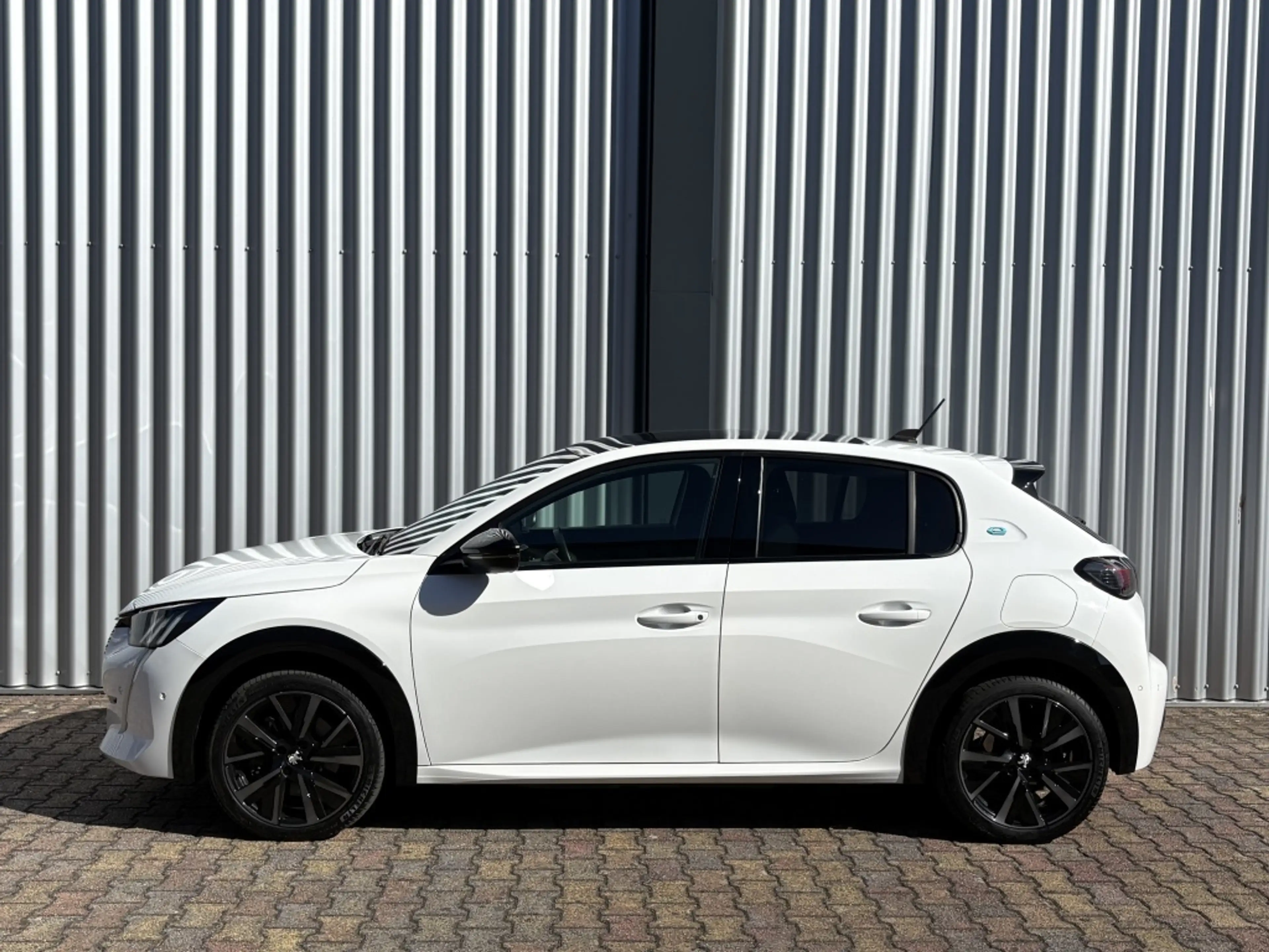 Peugeot e-208 GT 50 kWh | Panorama Dak | Stoelverw. | Navigatie — photo 6