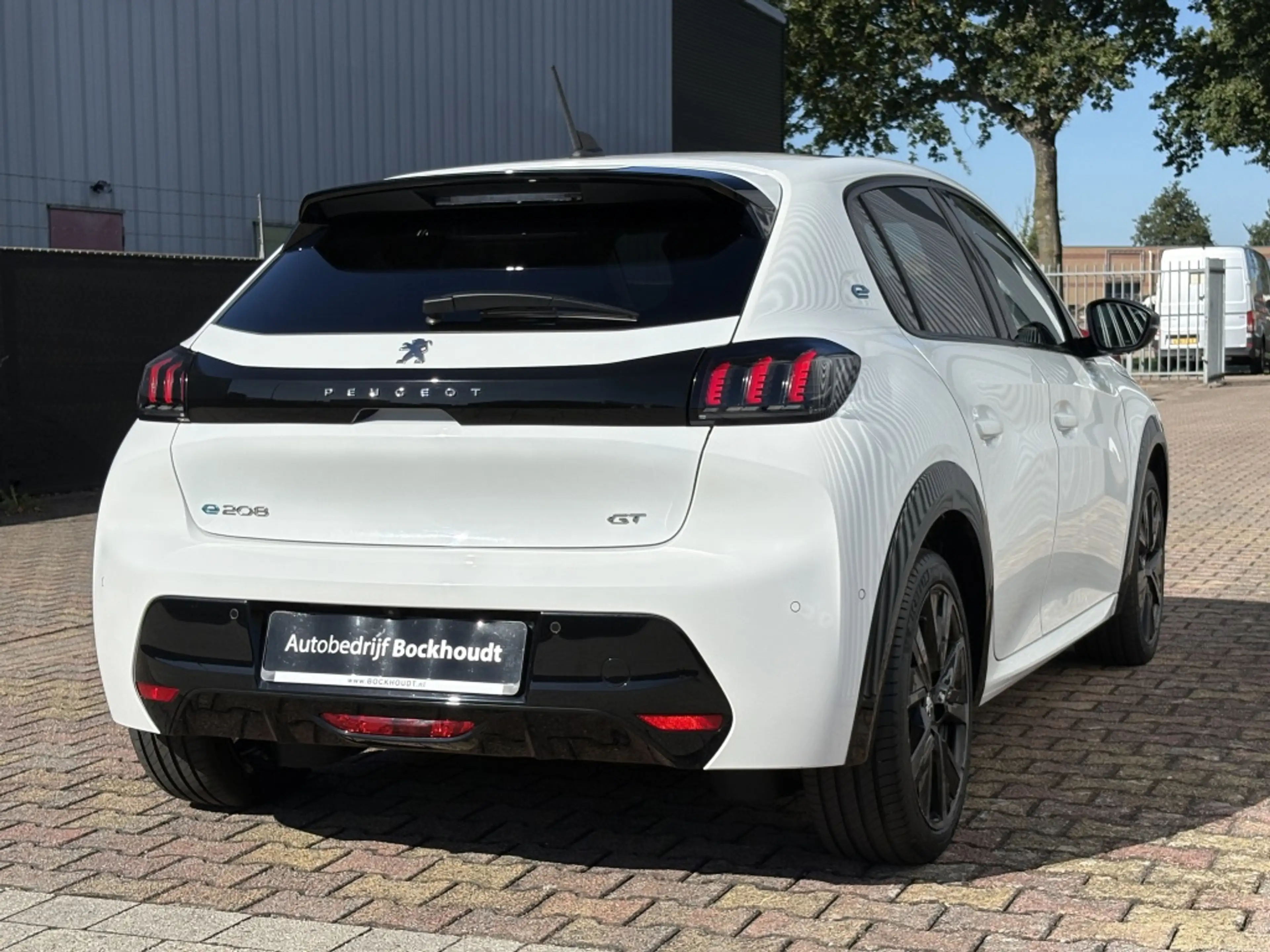 Peugeot e-208 GT 50 kWh | Panorama Dak | Stoelverw. | Navigatie — photo 9