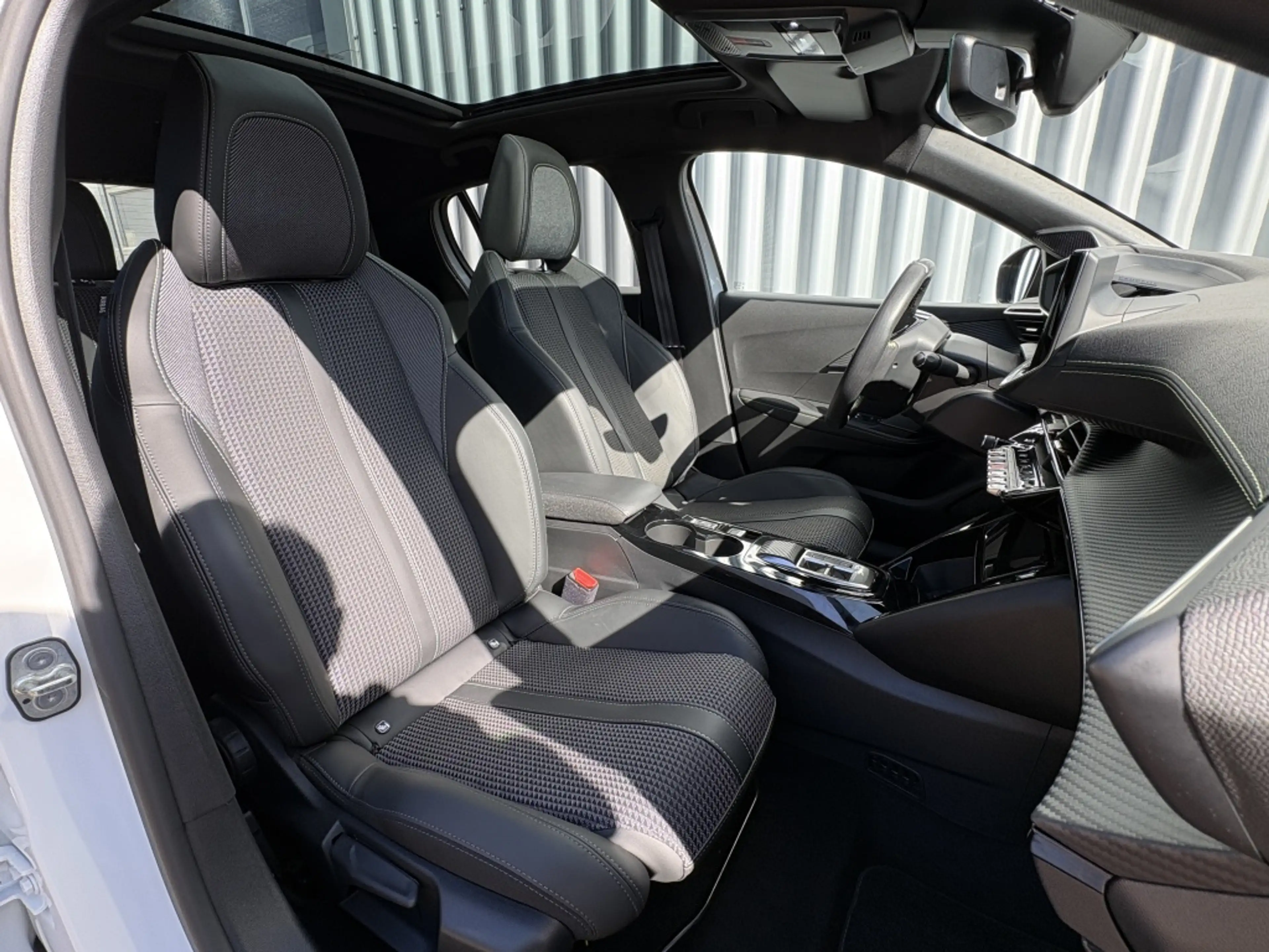 Peugeot e-208 GT 50 kWh | Panorama Dak | Stoelverw. | Navigatie — photo 15