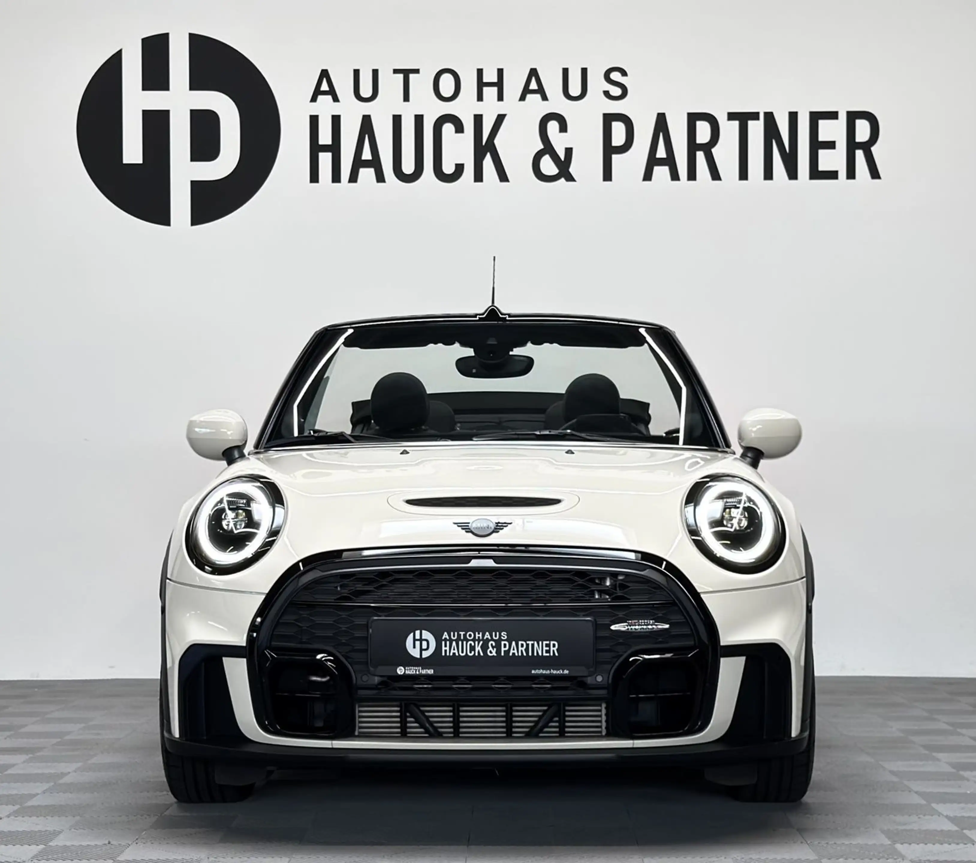 MINI Cooper S Cabrio JCW Trim *HK *Kam *Premium Plus — photo 2