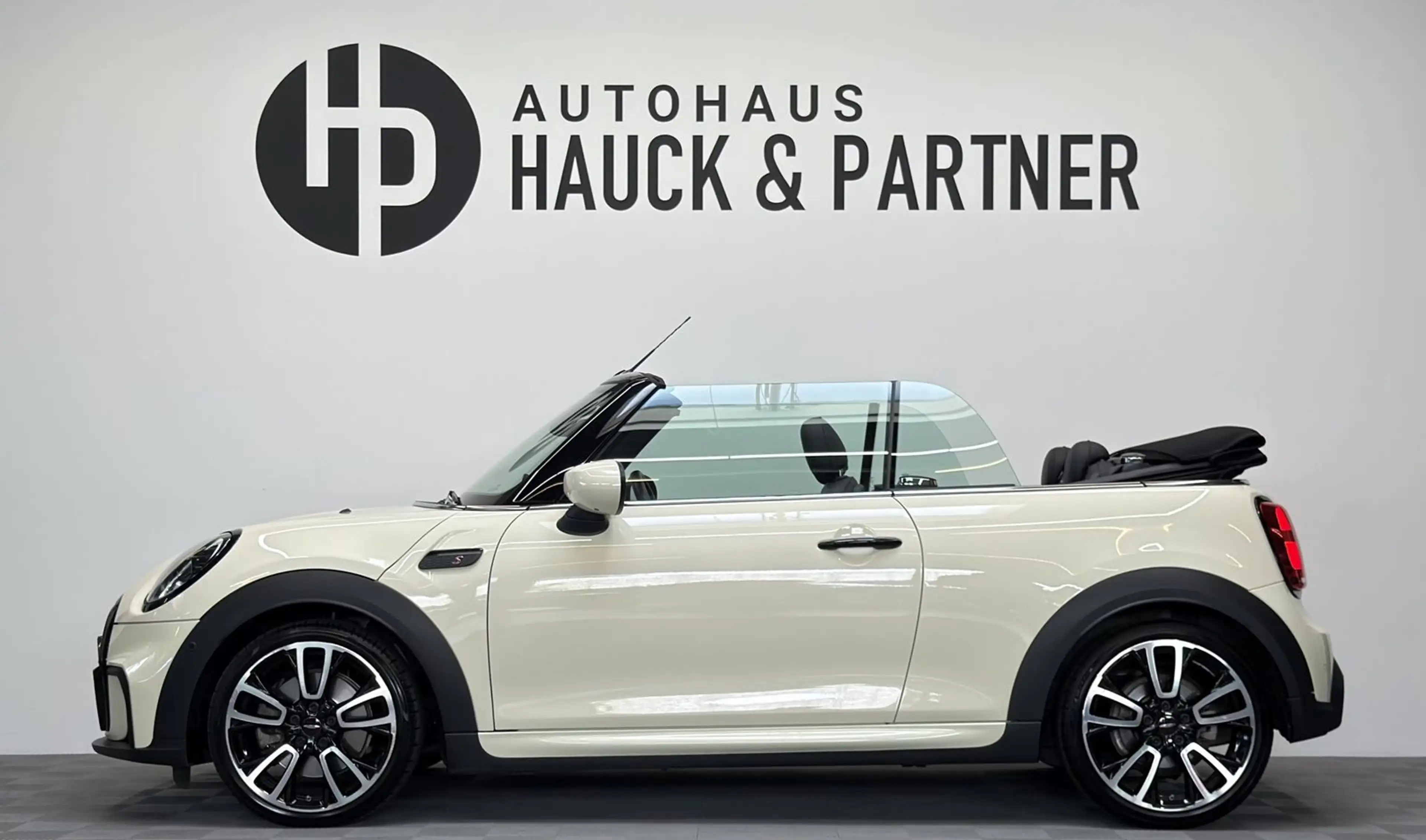 MINI Cooper S Cabrio JCW Trim *HK *Kam *Premium Plus — photo 3