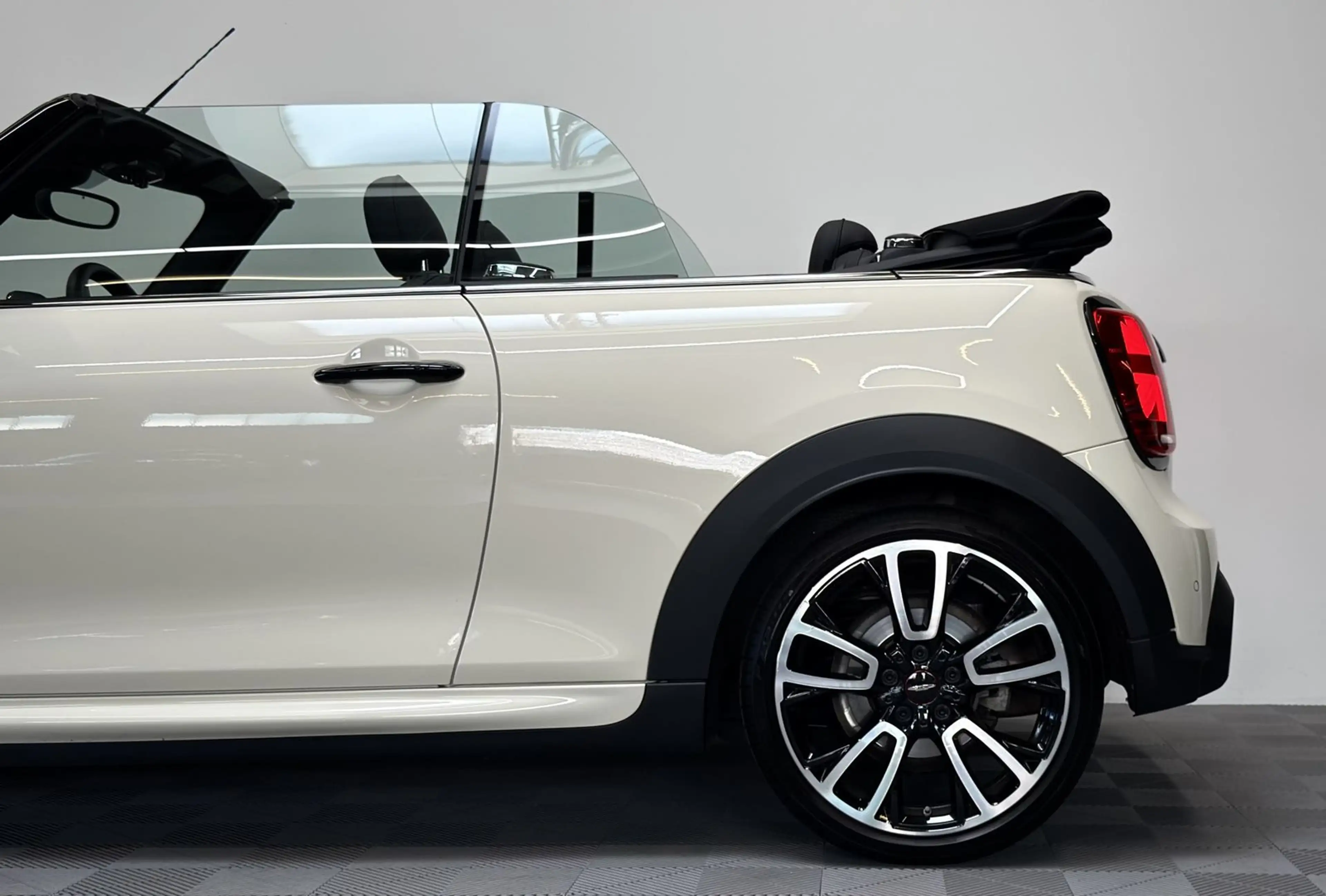 MINI Cooper S Cabrio JCW Trim *HK *Kam *Premium Plus — photo 4