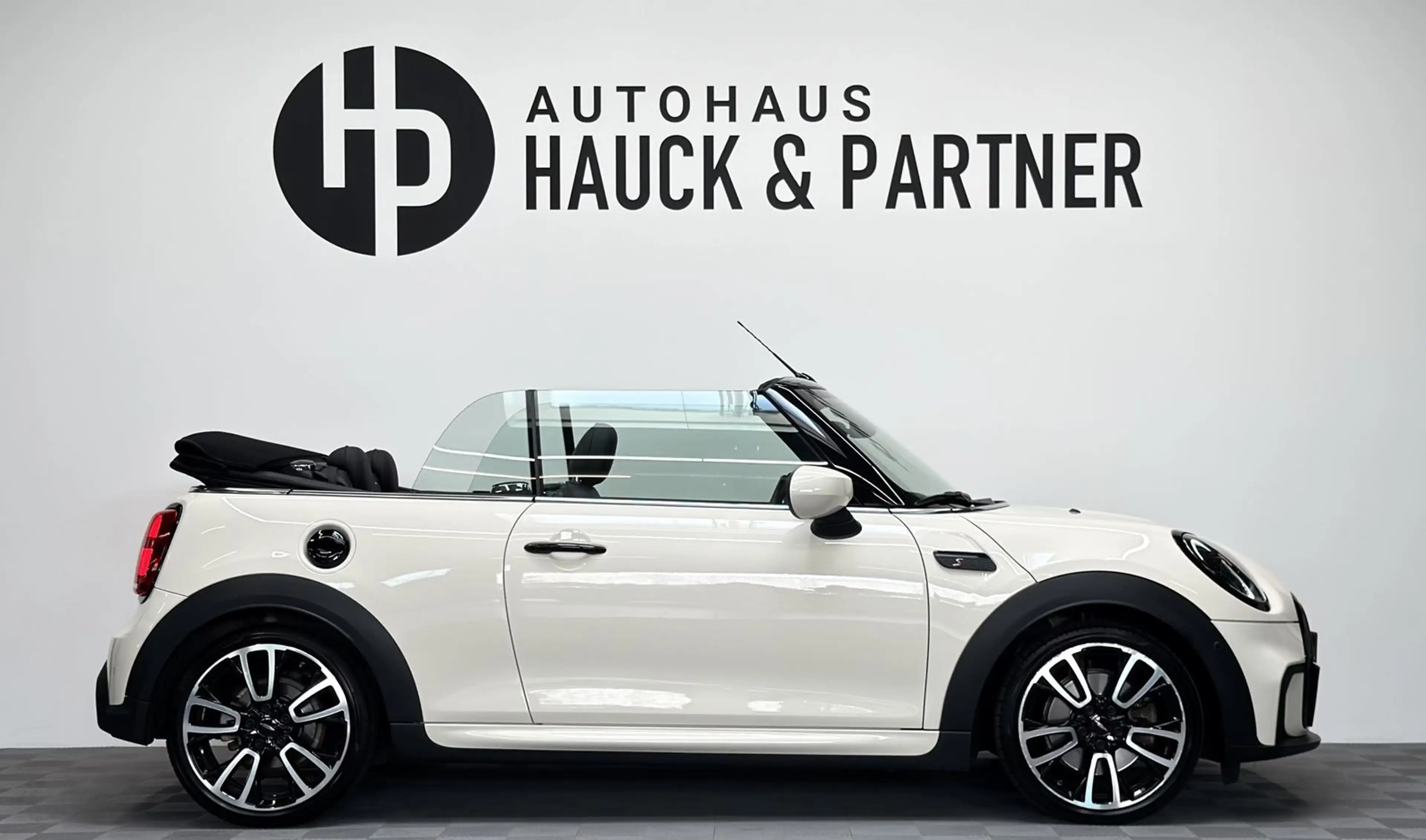 MINI Cooper S Cabrio JCW Trim *HK *Kam *Premium Plus — photo 6