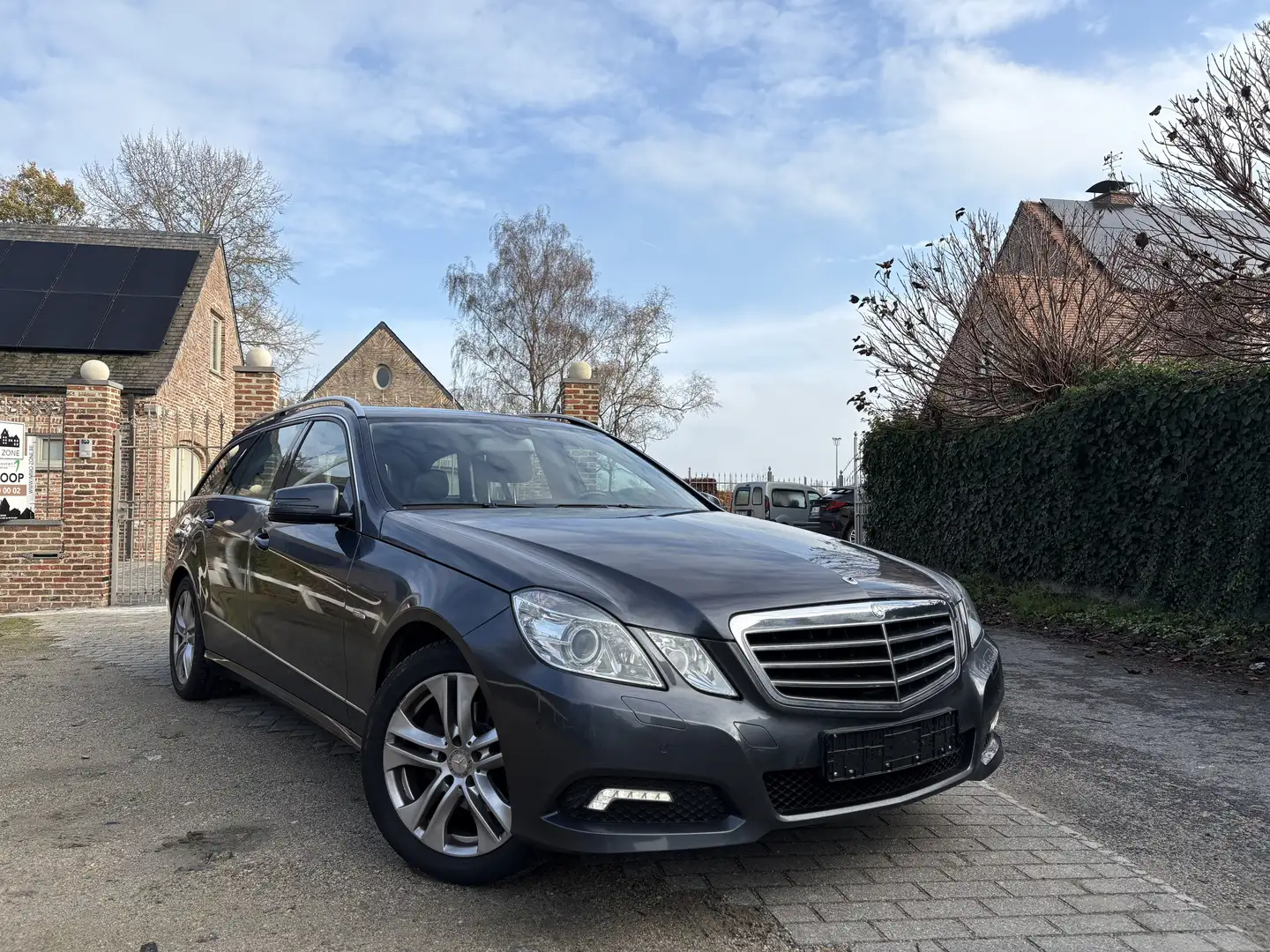 Mercedes-Benz E 200 Avantgarde - NAVI - BI-XENON ✅ - 2
