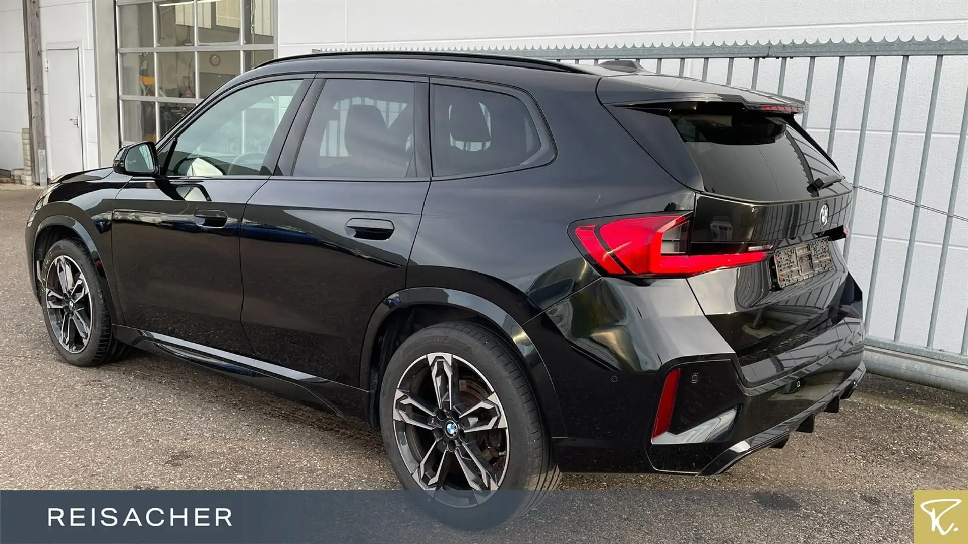 BMW X1 xDrive23d M-Sport,Pano,AHK,DAProf,HUD,adLED Noir - 2