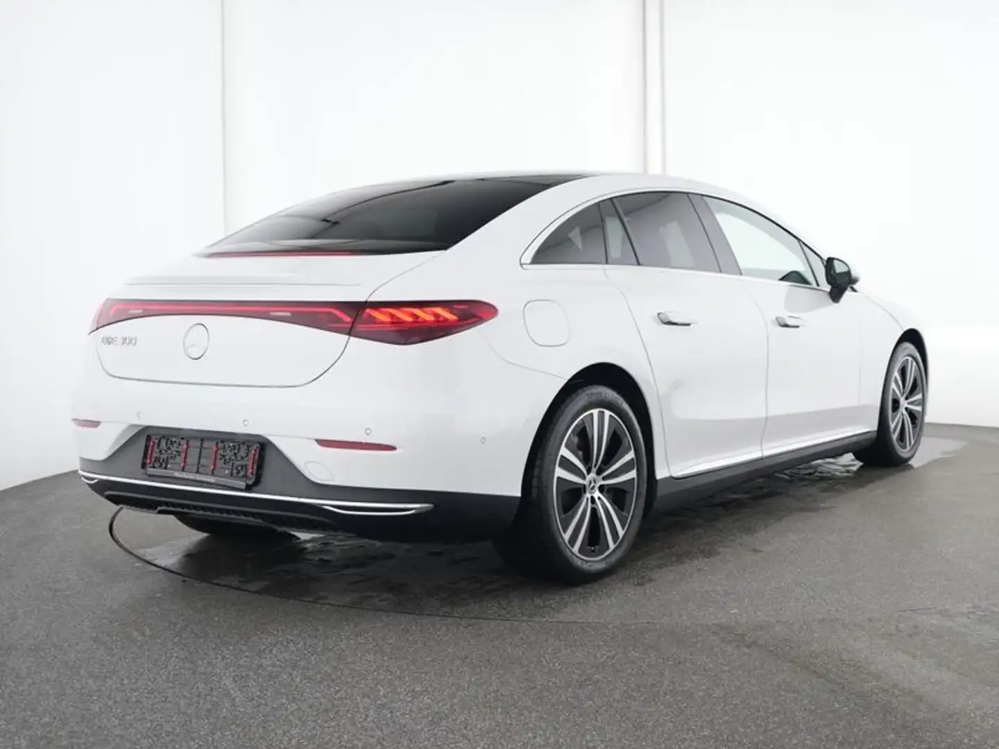 Mercedes-Benz EQE 300 Hyperscreen AHK 22kW Pano Wartung HA-LE Weiß - 2