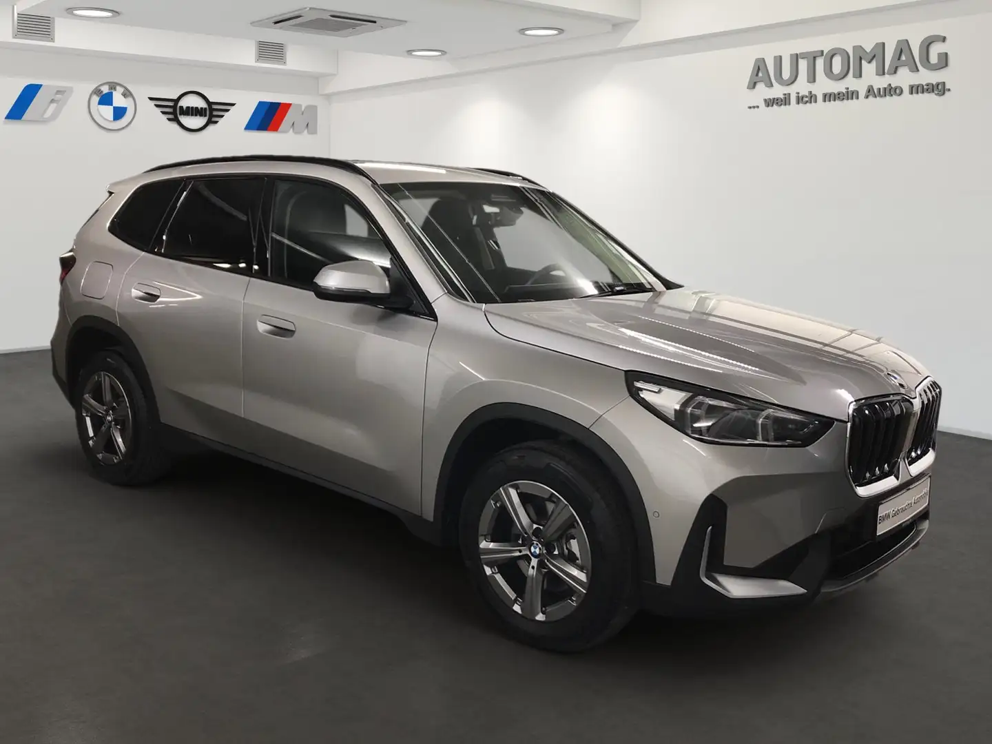 BMW X1 sDrive18i SAV DAB LED Komfortzg. Fl.Ass. Shz Zilver - 2
