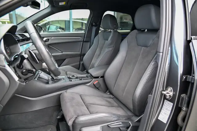 Audi RS Q3 view 12