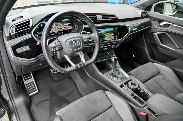 Audi RS Q3 view 9