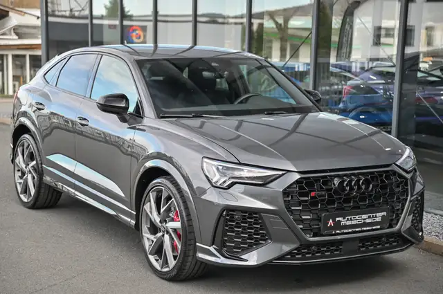 Audi RS Q3 view 3