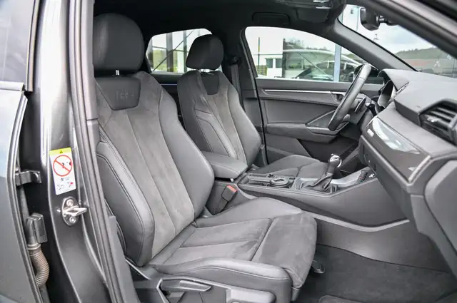 Audi RS Q3 view 13
