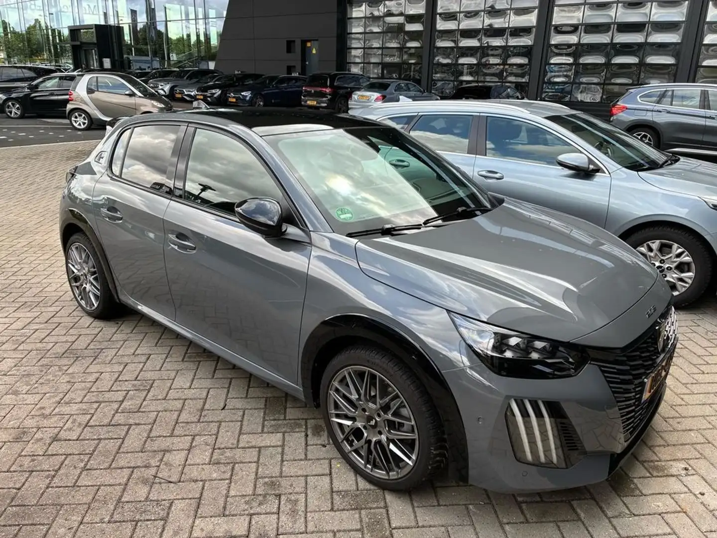Peugeot 208 Hybrid 136 e-DCS6 GT | Achterbank in delen neerkla Grau - 2