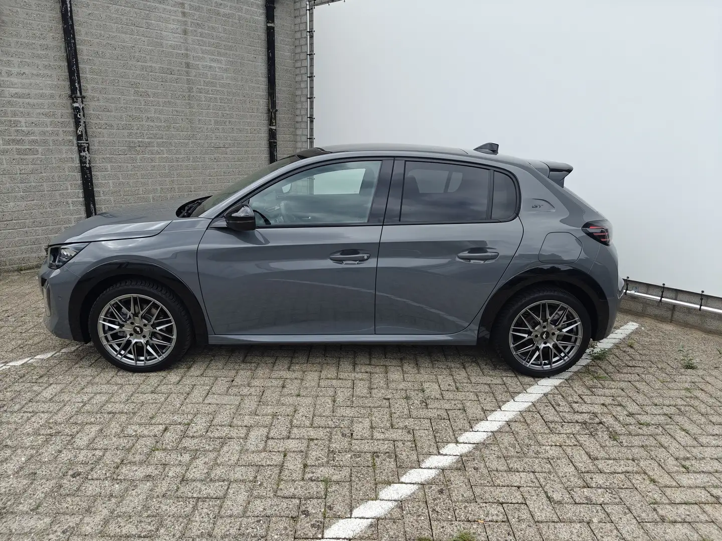 Peugeot 208 Hybrid 136 e-DCS6 GT | Achterbank in delen neerkla Grijs - 2