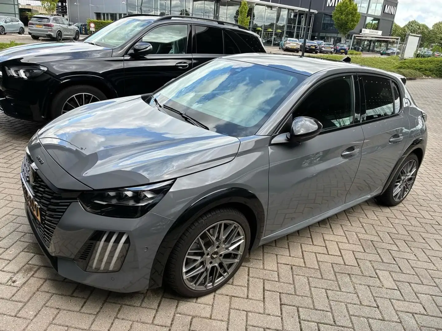 Peugeot 208 Hybrid 136 e-DCS6 GT | Achterbank in delen neerkla Grau - 1
