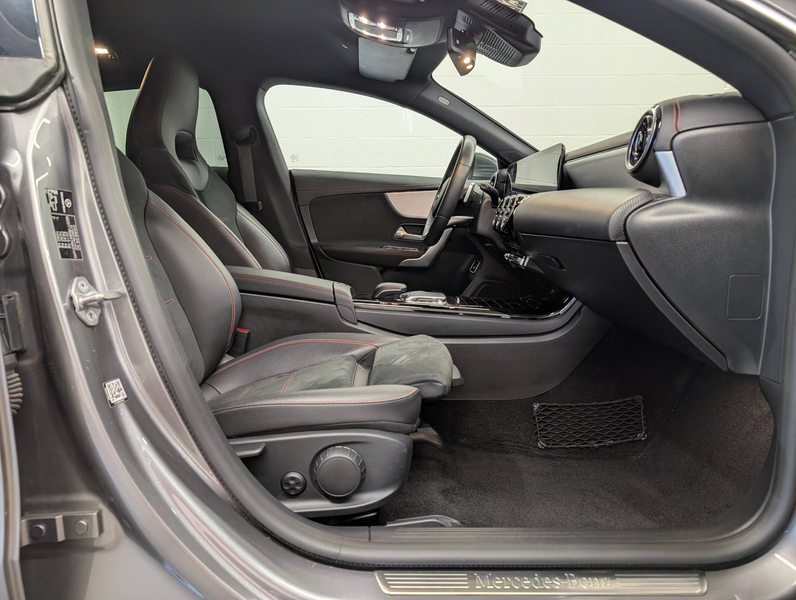 Mercedes-Benz CLA 180 ShootingBrake AMG GTRONIC LED-NAVI-PARKTRONIC-CAM — photo 6