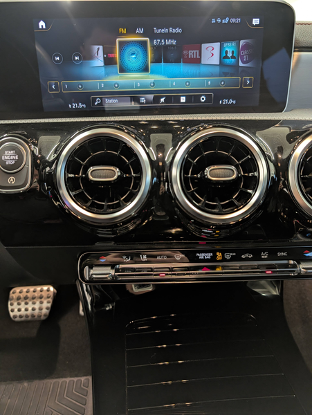 Mercedes-Benz CLA 180 ShootingBrake AMG GTRONIC LED-NAVI-PARKTRONIC-CAM — photo 13