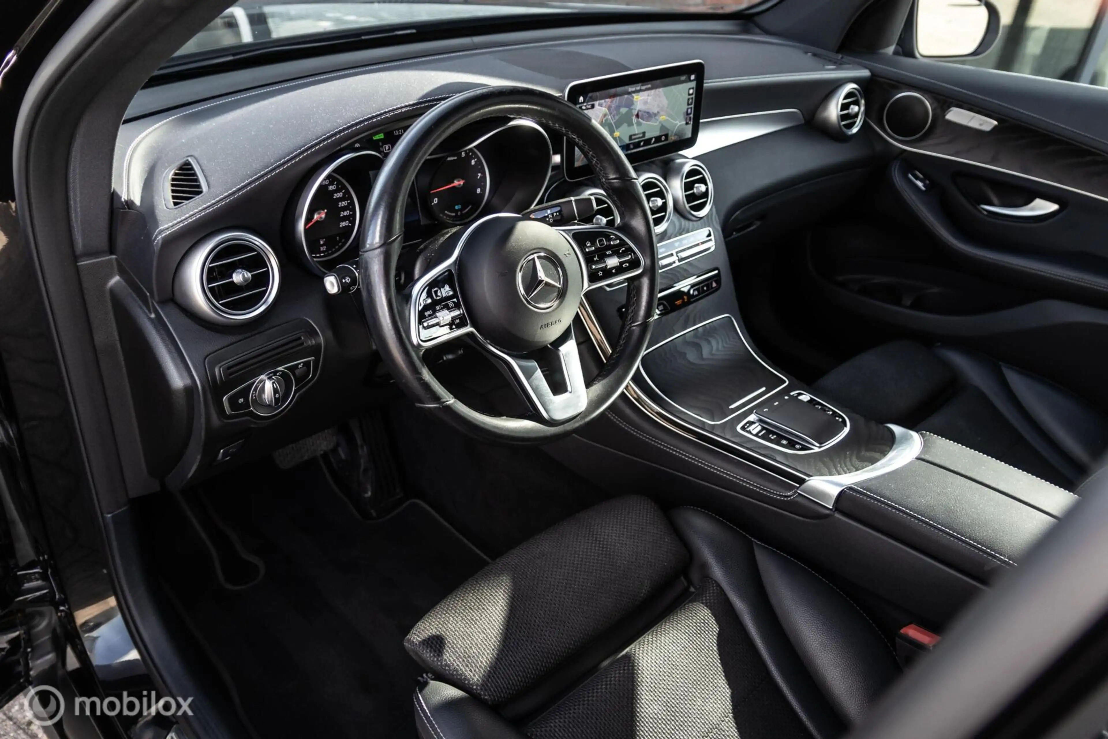 Mercedes-Benz GLC 200 4MATIC Premium — photo 16