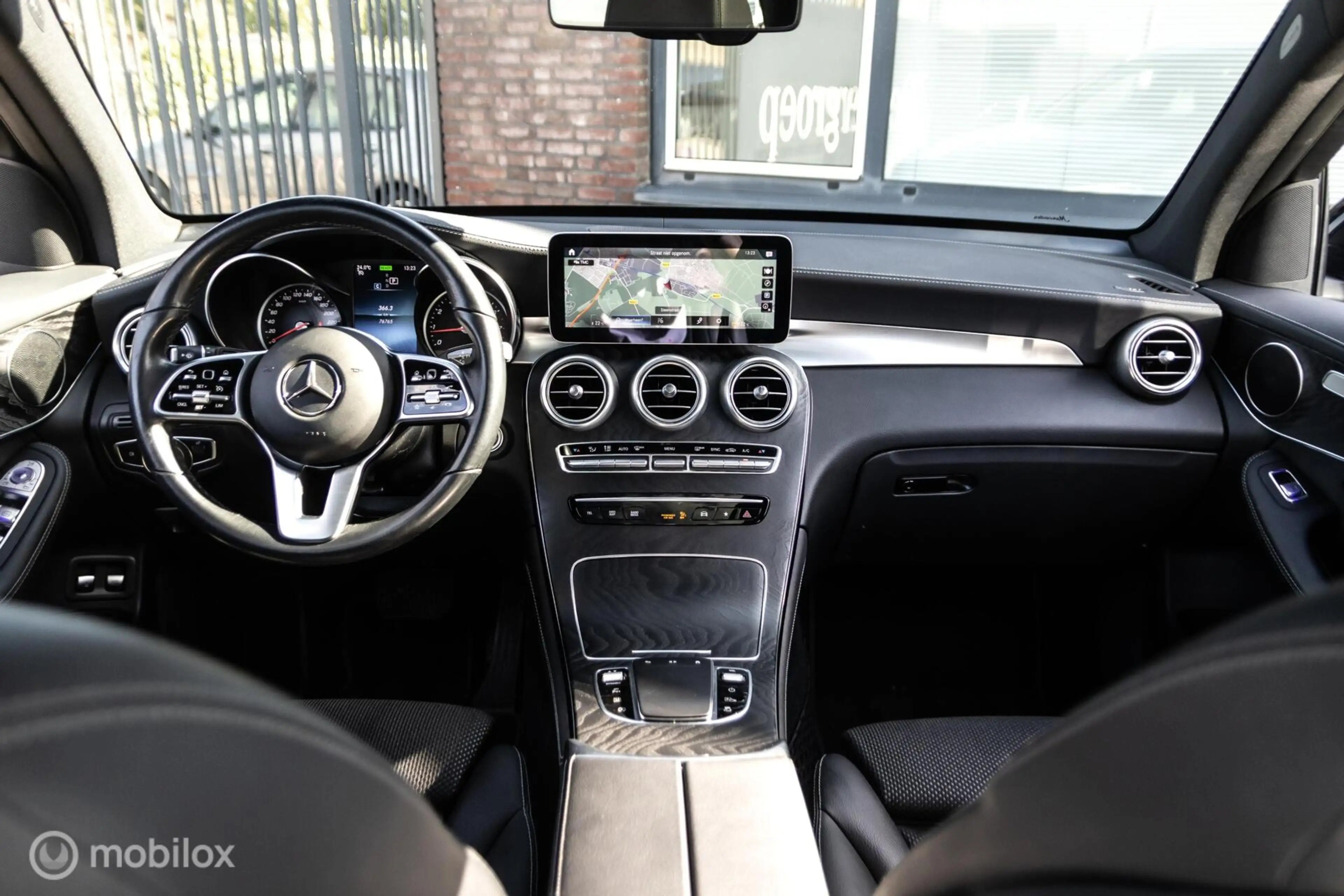 Mercedes-Benz GLC 200 4MATIC Premium — photo 27