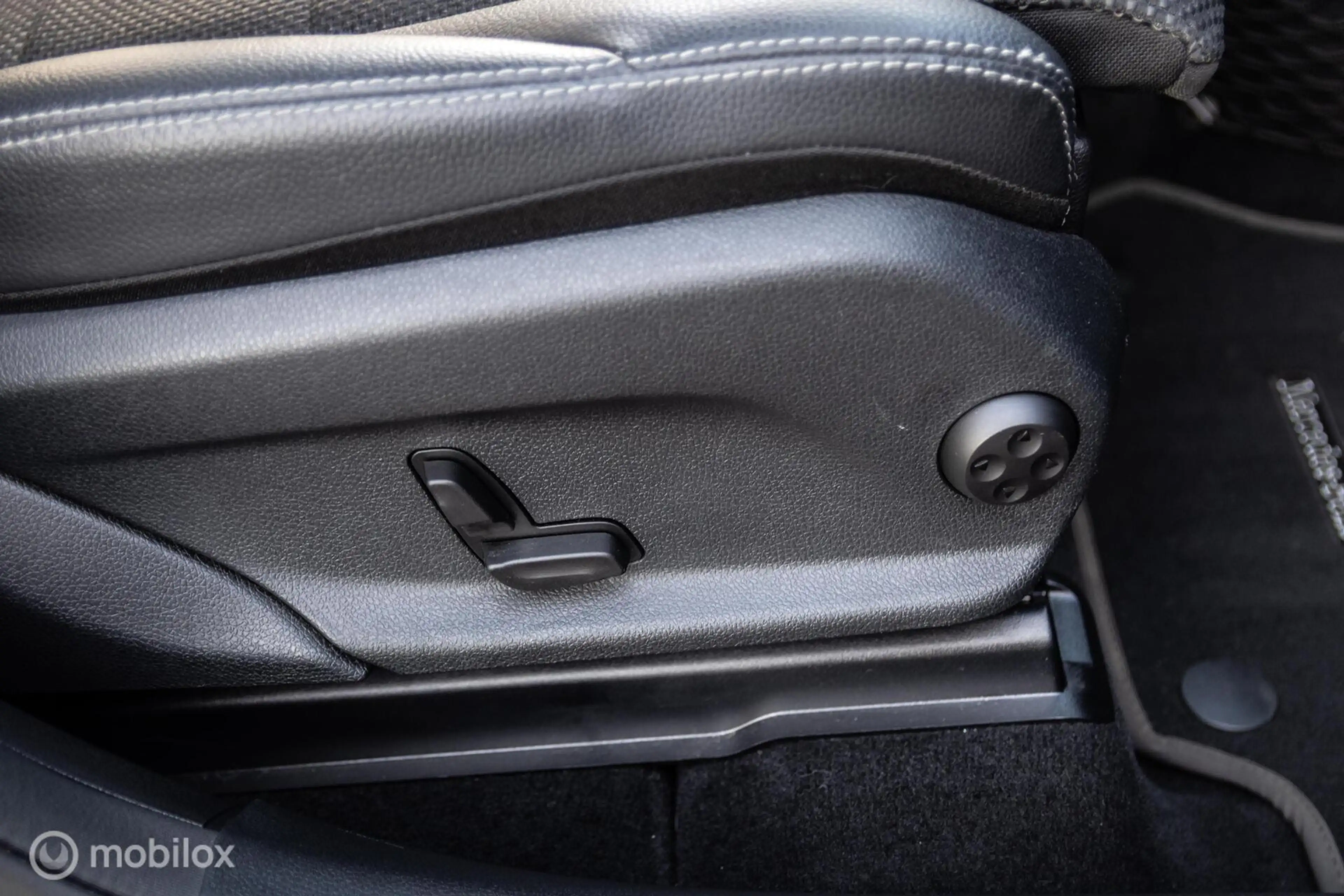 Mercedes-Benz GLC 200 4MATIC Premium — photo 32
