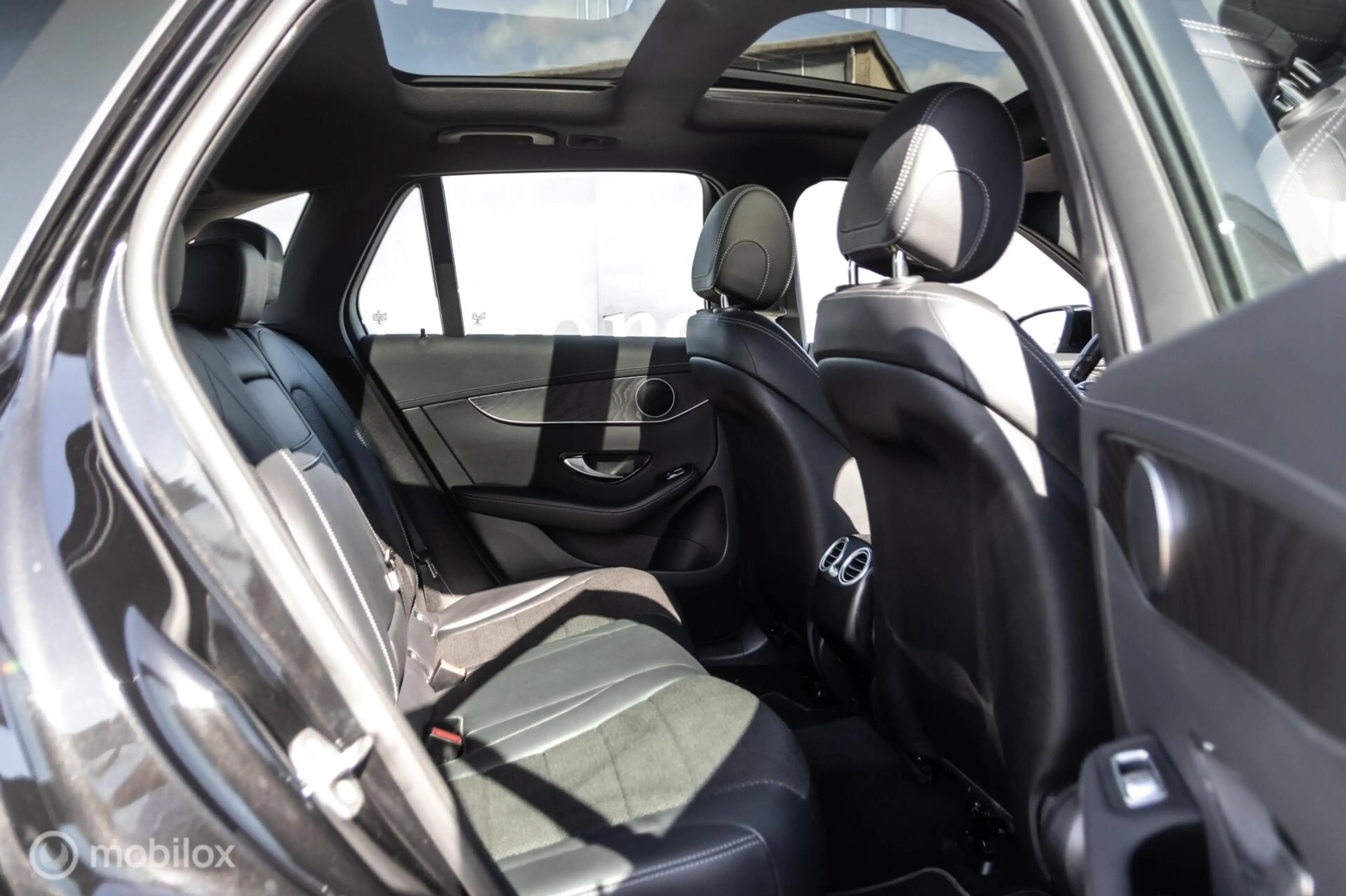 Mercedes-Benz GLC 200 4MATIC Premium — photo 25