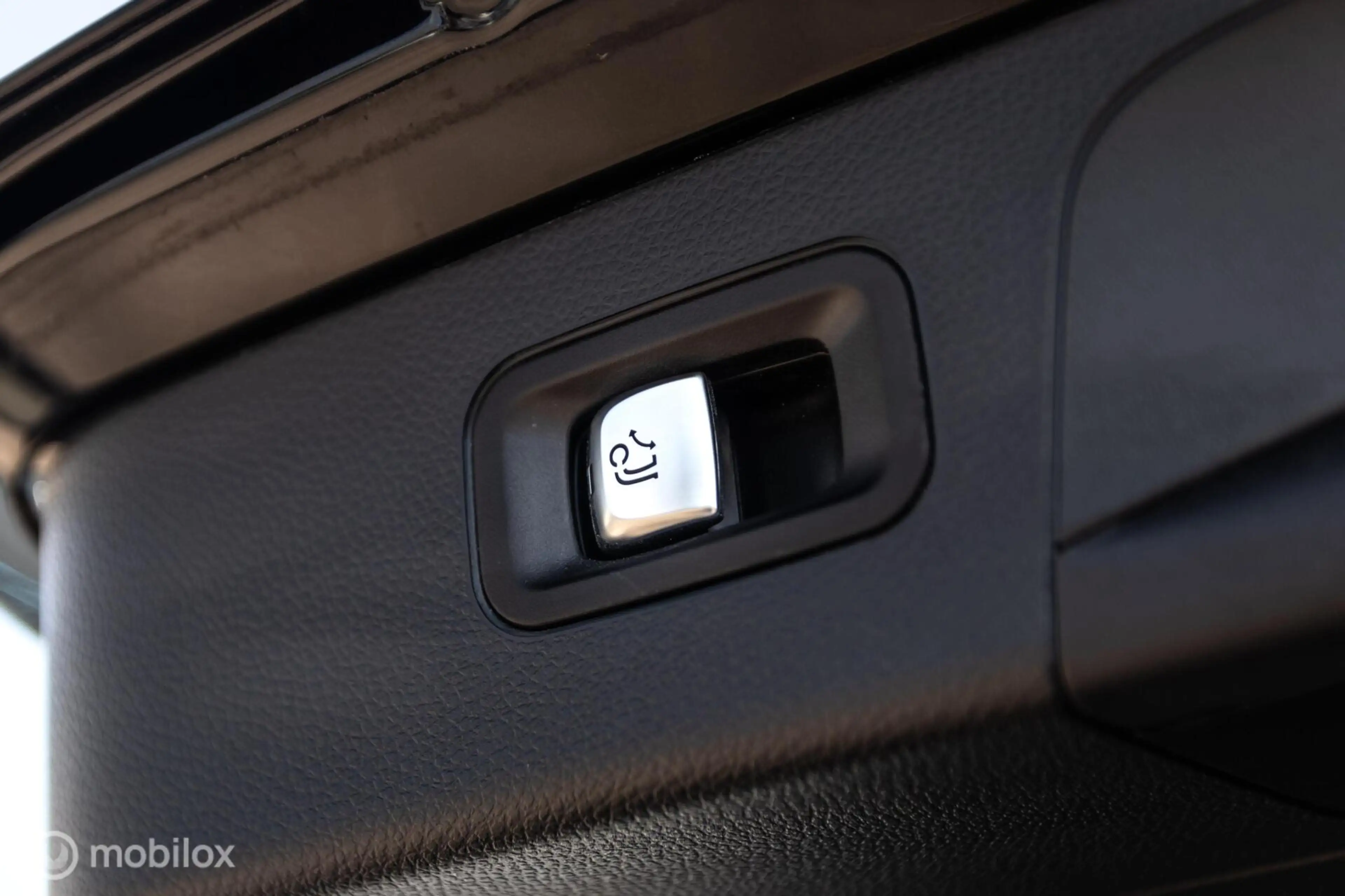 Mercedes-Benz GLC 200 4MATIC Premium — photo 38
