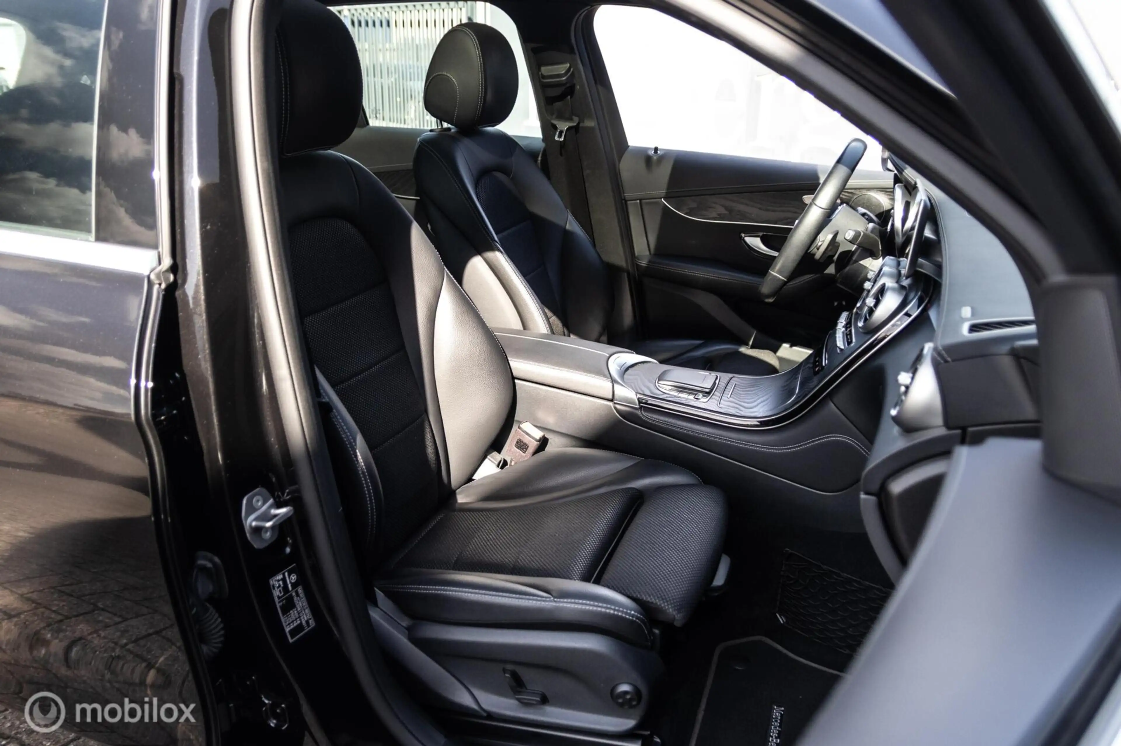 Mercedes-Benz GLC 200 4MATIC Premium — photo 31