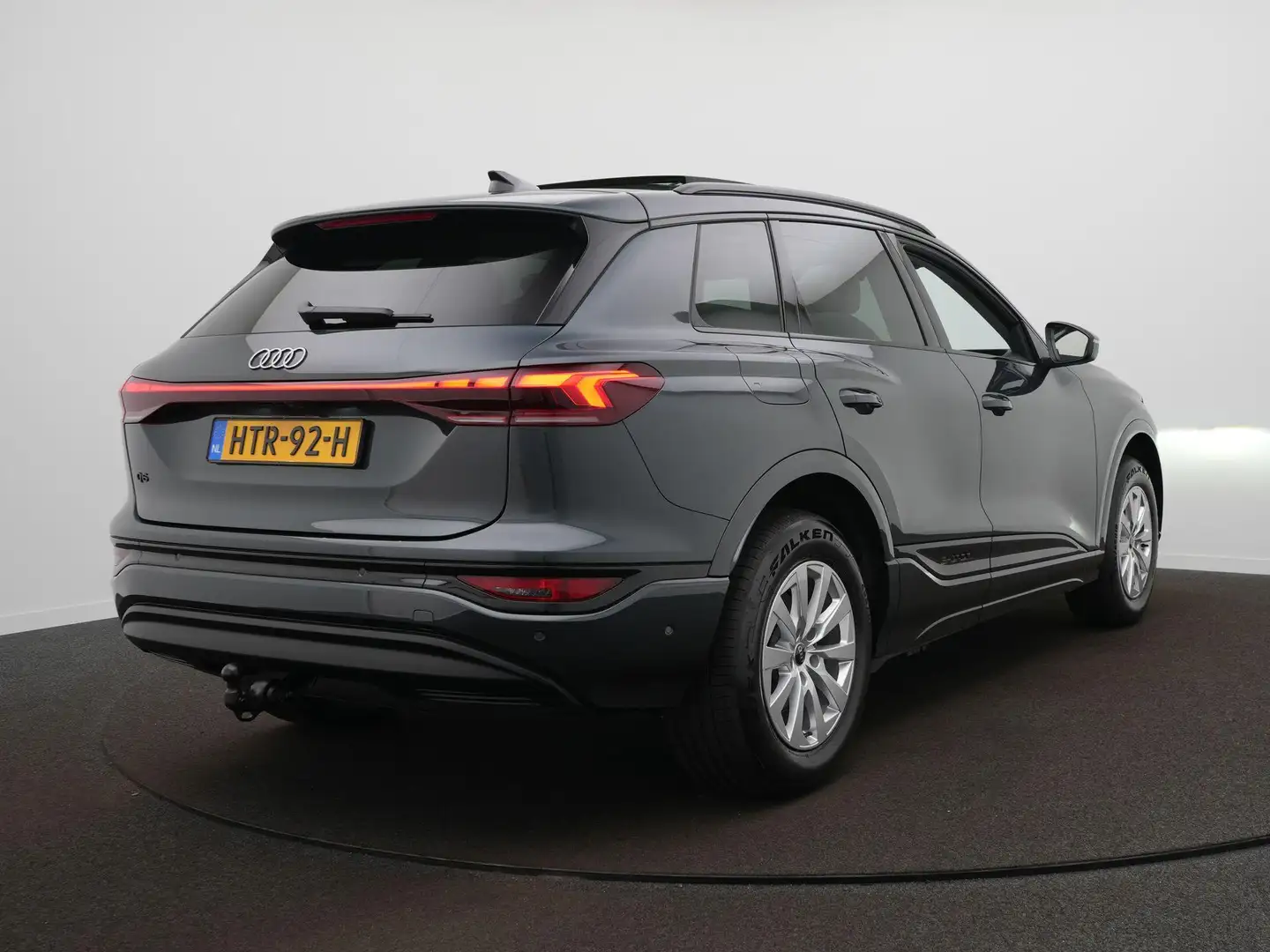 Audi Q6 e-tron Launch edition performance 100 kWh | TREKHA Grijs - 2