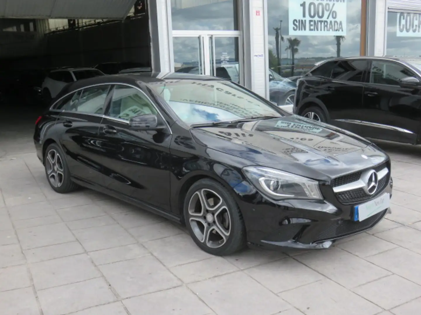 Mercedes-Benz CLA 200 Shooting Brake 200CDI Urban Zwart - 1
