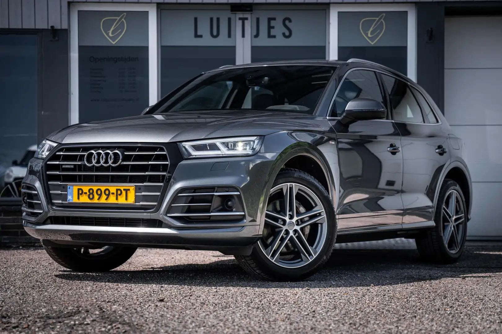 Audi Q5 55 TFSI-e quattro Competition S-Line I Pano-dak I Grijs - 1