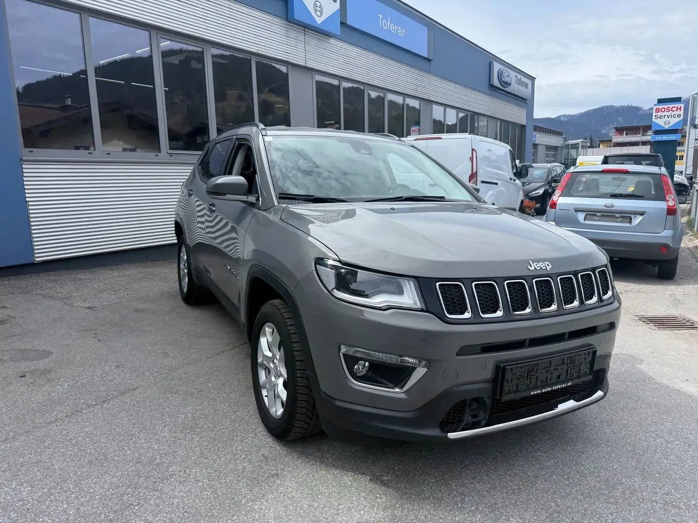 Jeep Compass Limited 4x4 Aut. Grau - 2