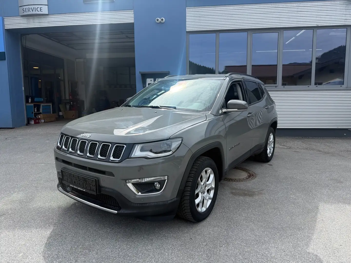 Jeep Compass Limited 4x4 Aut. Grau - 1