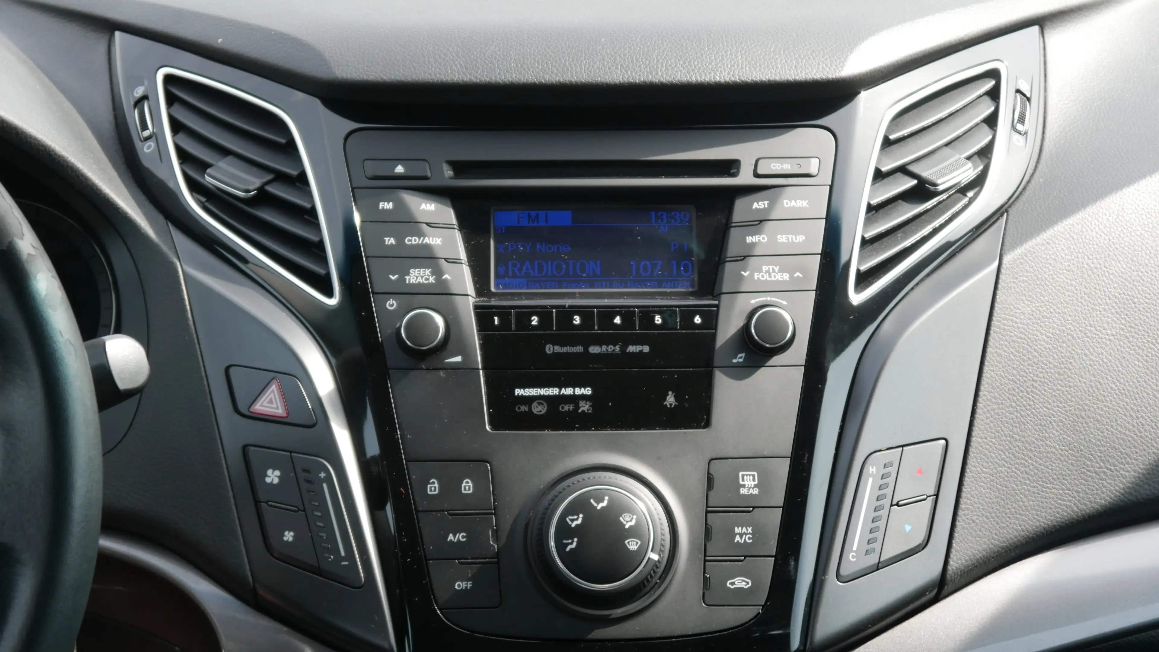 Hyundai i40 1.6 Scheckheftgepflegt TÜV neu Klimaanlage BT — photo 11