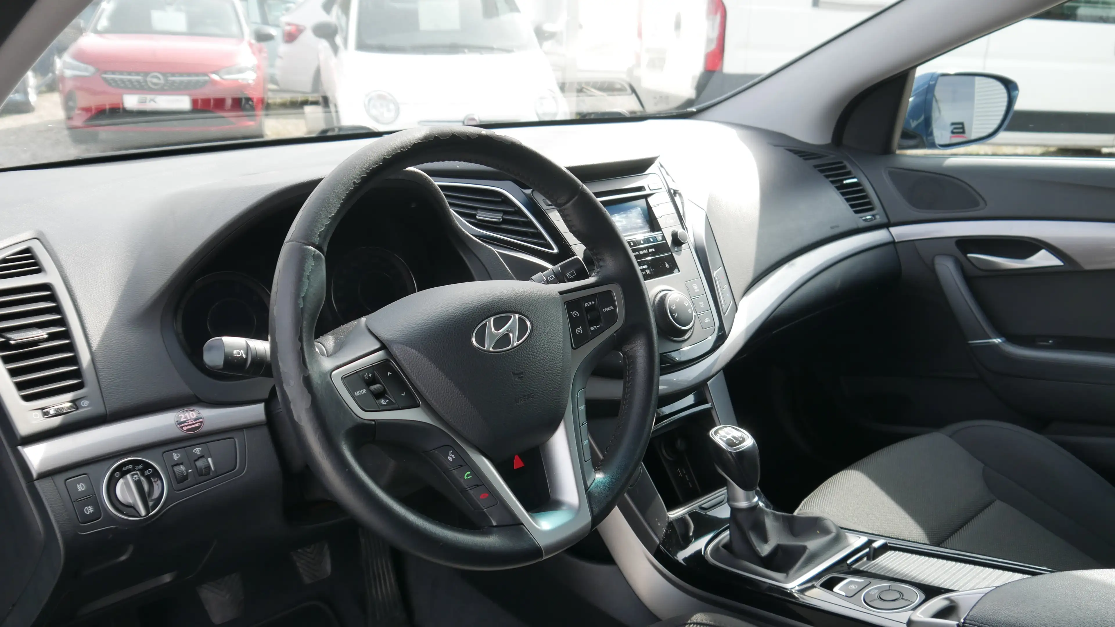 Hyundai i40 1.6 Scheckheftgepflegt TÜV neu Klimaanlage BT — photo 10